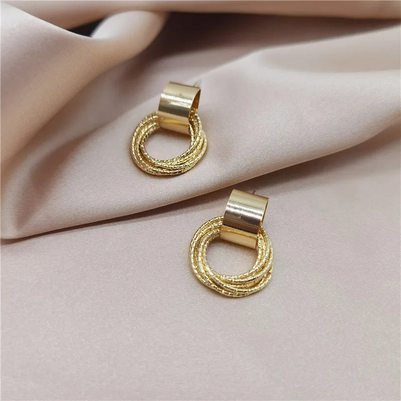 Retro gold circle stud earrings