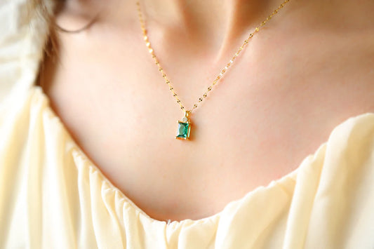 Simple Emerald Pendant Necklace