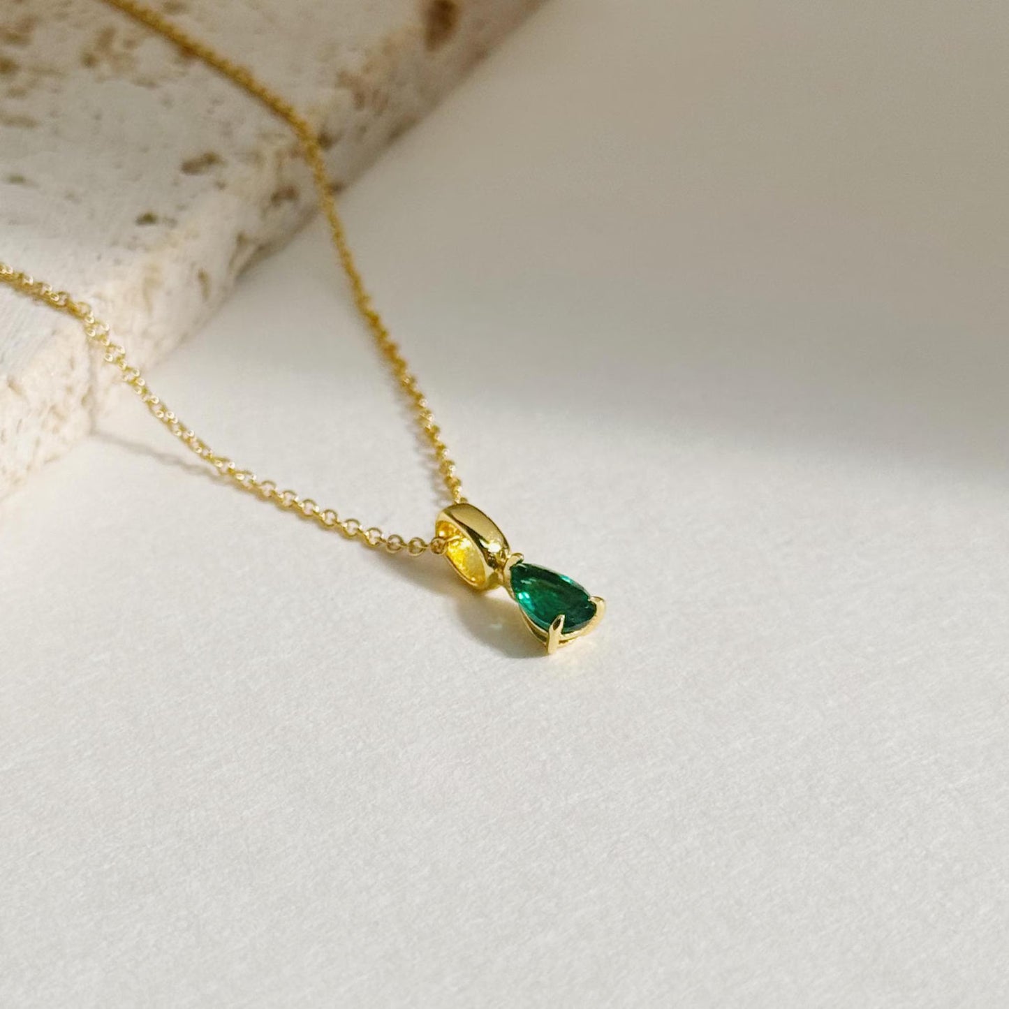 Simple Emerald Pendant Necklace